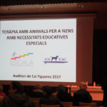 Conferència sobre gossos i teràpia amb nens