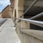 Instal·lació d’un passamà al carrer Antoni Gaudí