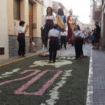 Trepitjada catifes i cercavila